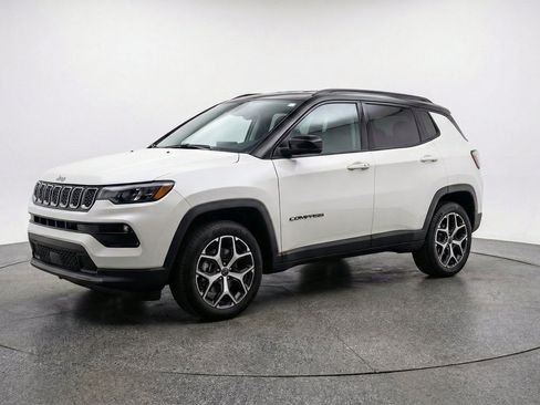 Used 2025 Jeep Compass Limited AWD/4WD image 3