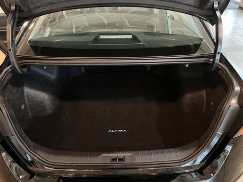 Used 2025 Nissan Altima 2.5 SV image 30