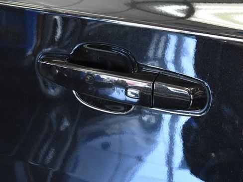 Used 2023 Chevrolet Traverse RS AWD/4WD image 13