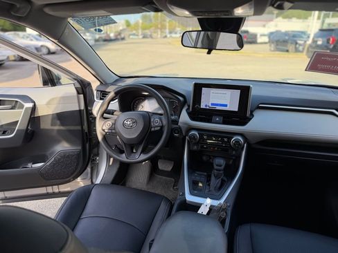 Used 2025 Toyota RAV4 XLE w/ Convenience Package image 8