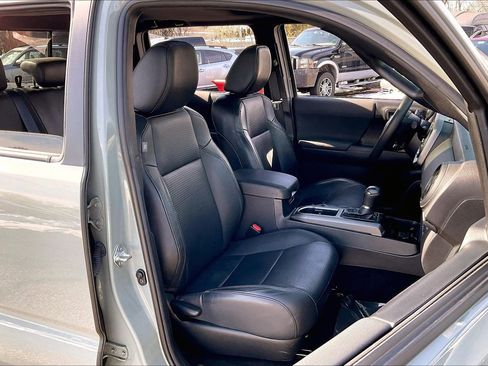 Used 2022 Toyota Tacoma TRD Sport w/ TRD Premium Sport Package image 7