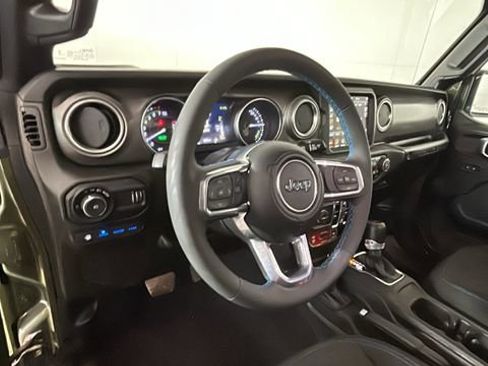 Used 2023 Jeep Wrangler Unlimited Rubicon 4xe w/ Cold Weather Group AWD/4WD image 13