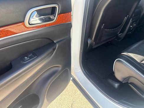 Used 2012 Jeep Grand Cherokee Overland AWD/4WD image 10