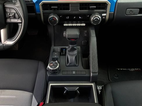 Used 2025 Toyota Tacoma TRD Off-Road AWD/4WD image 13