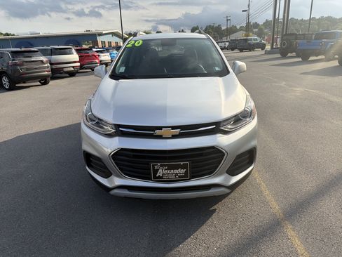 Used 2020 Chevrolet Trax LT w/ LT Convenience Package AWD/4WD image 10
