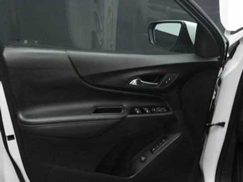 Used 2022 Chevrolet Equinox Premier AWD/4WD image 11