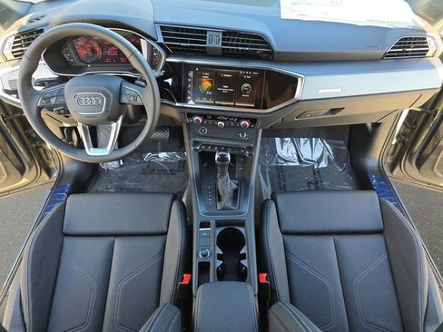 Certified 2025 Audi Q3 2.0T Premium w/ Convenience Package image 9