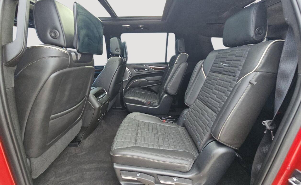 Used 2023 Cadillac Escalade ESV Sport Platinum w/ LPO, ONYX Package AWD/4WD image 5