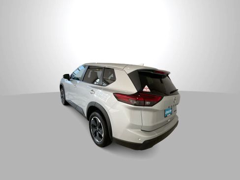 Used 2024 Nissan Rogue SV AWD/4WD image 6