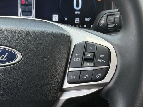 Used 2025 Ford Explorer Active RWD image 14