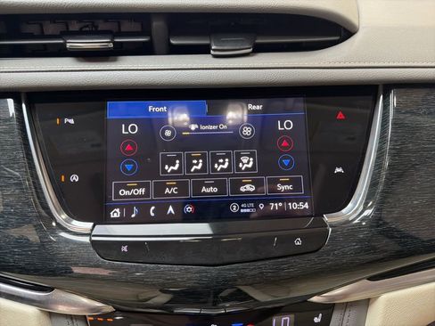 Used 2022 Cadillac XT6 Premium Luxury image 22