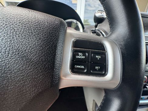Used 2016 Dodge Grand Caravan SXT w/ Rear Park Assist Package FWD image 20