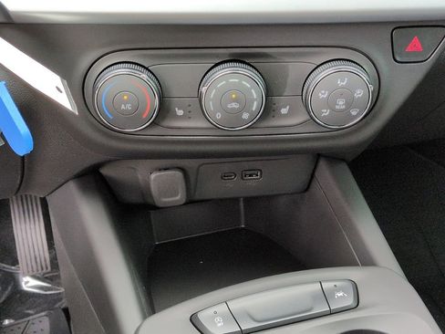New 2026 Chevrolet Trax LS w/ LS Convenience Package FWD image 17