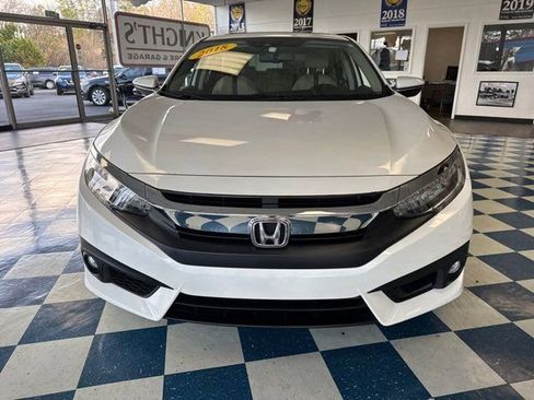 Used 2018 Honda Civic Touring image 2