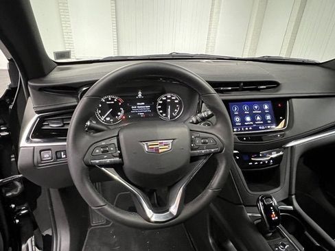 New 2025 Cadillac XT6 Luxury image 16