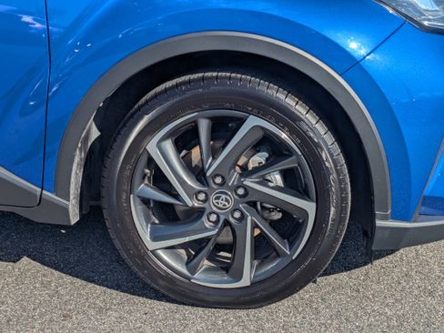 Used 2021 Toyota C-HR Limited image 11