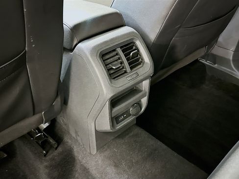 Used 2020 Volkswagen Tiguan SE R-Line image 28