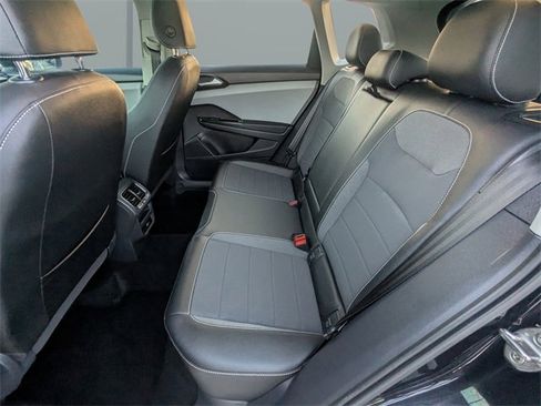 Used 2022 Volkswagen Taos SE image 12