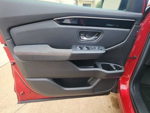Used 2025 Honda Pilot Sport image 26