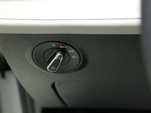 New 2026 Volkswagen Taos SE FWD image 28