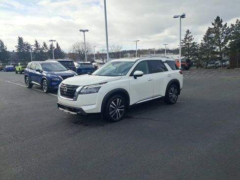 Certified 2023 Nissan Pathfinder Platinum image 11