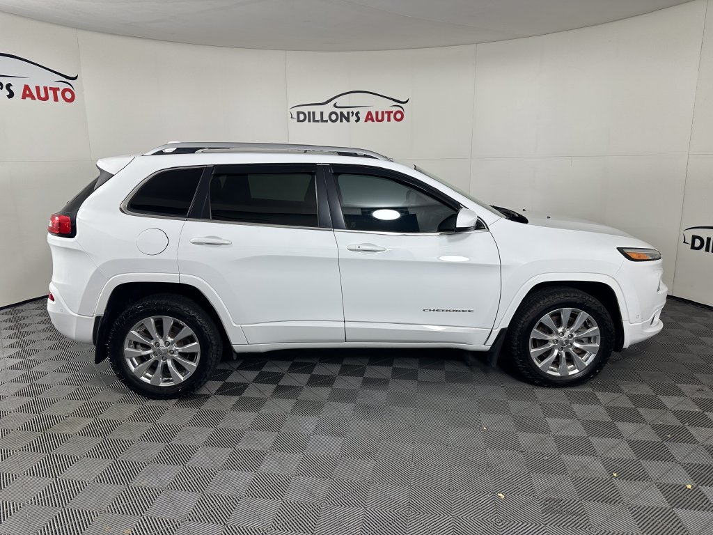 Used 2017 Jeep Cherokee Overland w/ Technology Group AWD/4WD image 9