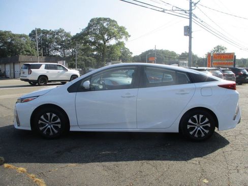 Used 2021 Toyota Prius Prime LE image 4