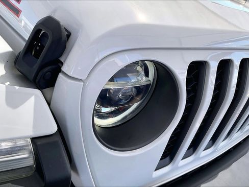 Used 2022 Jeep Gladiator Mojave w/ LED Lighting Group AWD/4WD image 27