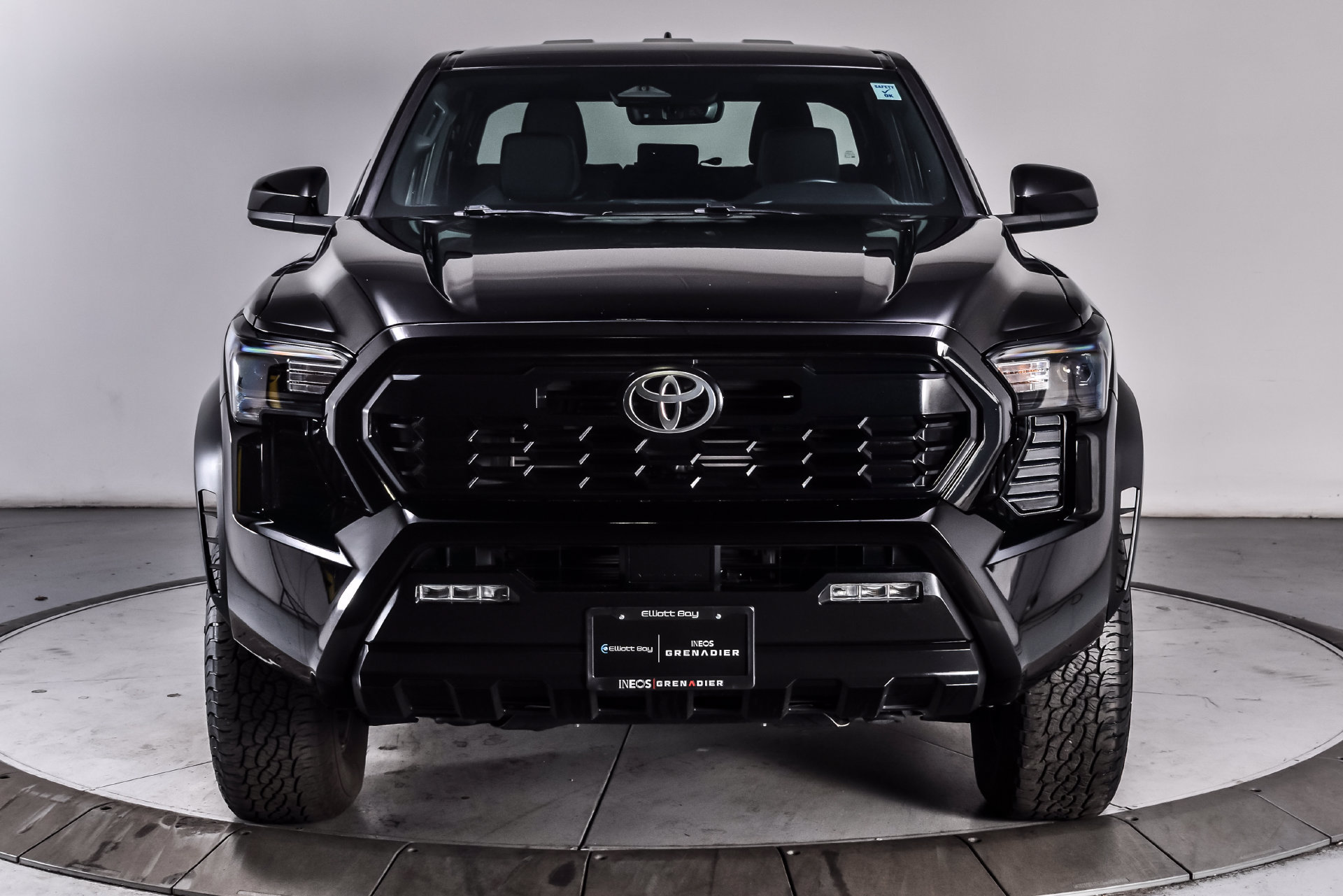 Used 2024 Toyota Tacoma TRD Off-Road AWD/4WD image 2