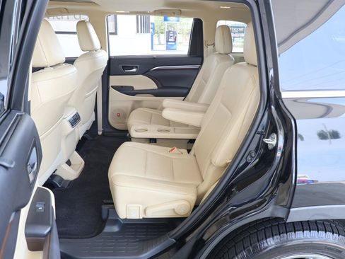 Used 2016 Toyota Highlander Limited FWD image 21