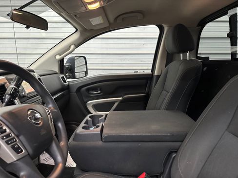 Used 2017 Nissan Titan SV AWD/4WD image 18