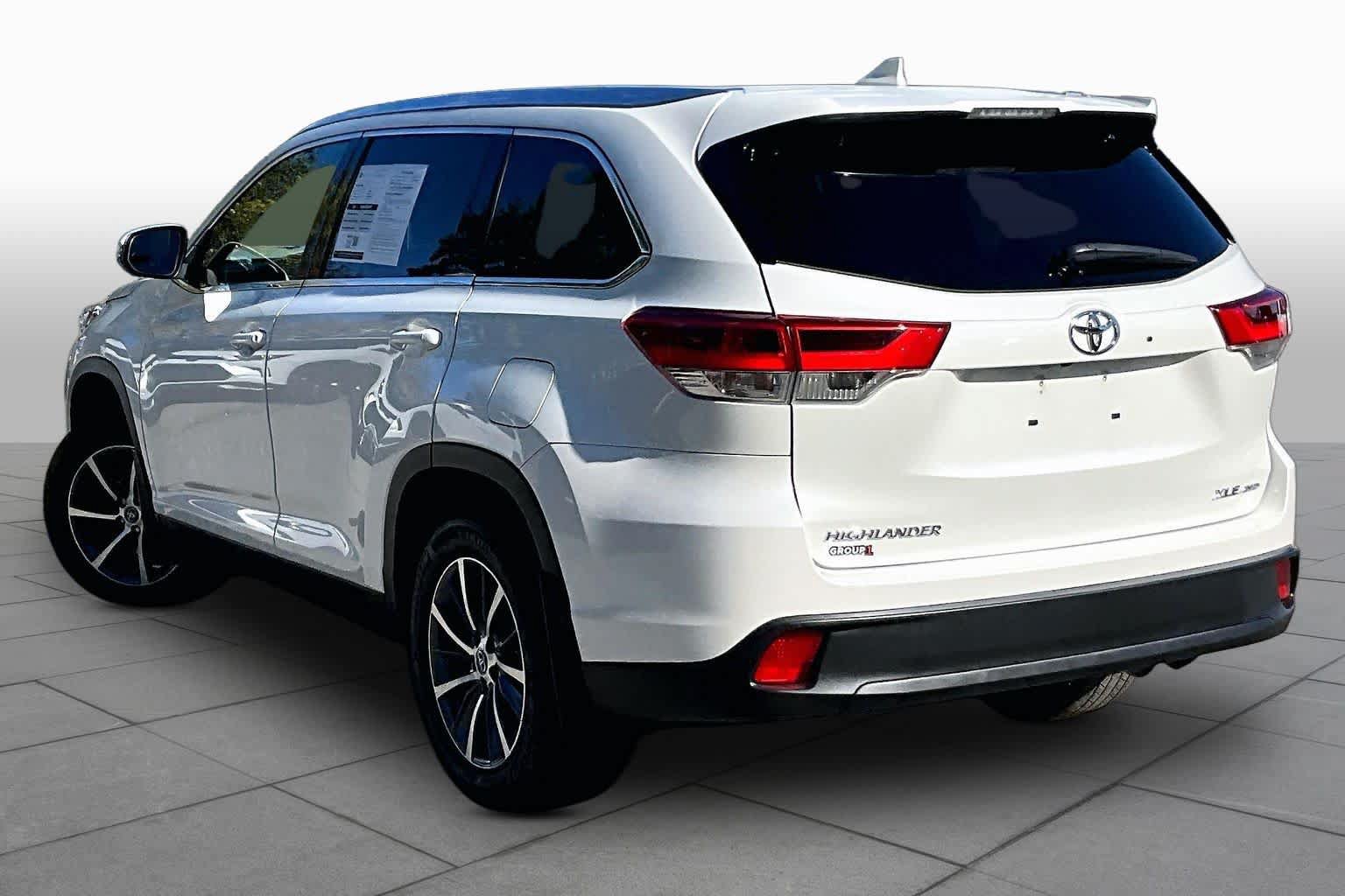 Certified 2019 Toyota Highlander XLE AWD/4WD image 12