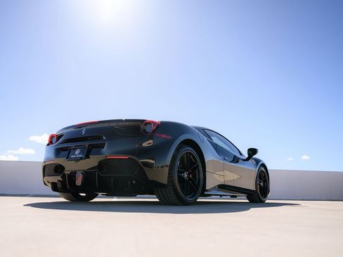 Used 2018 Ferrari 488 GTB image 43