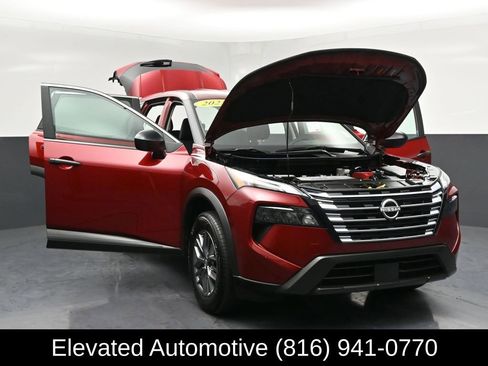 Used 2025 Nissan Rogue S AWD/4WD image 35