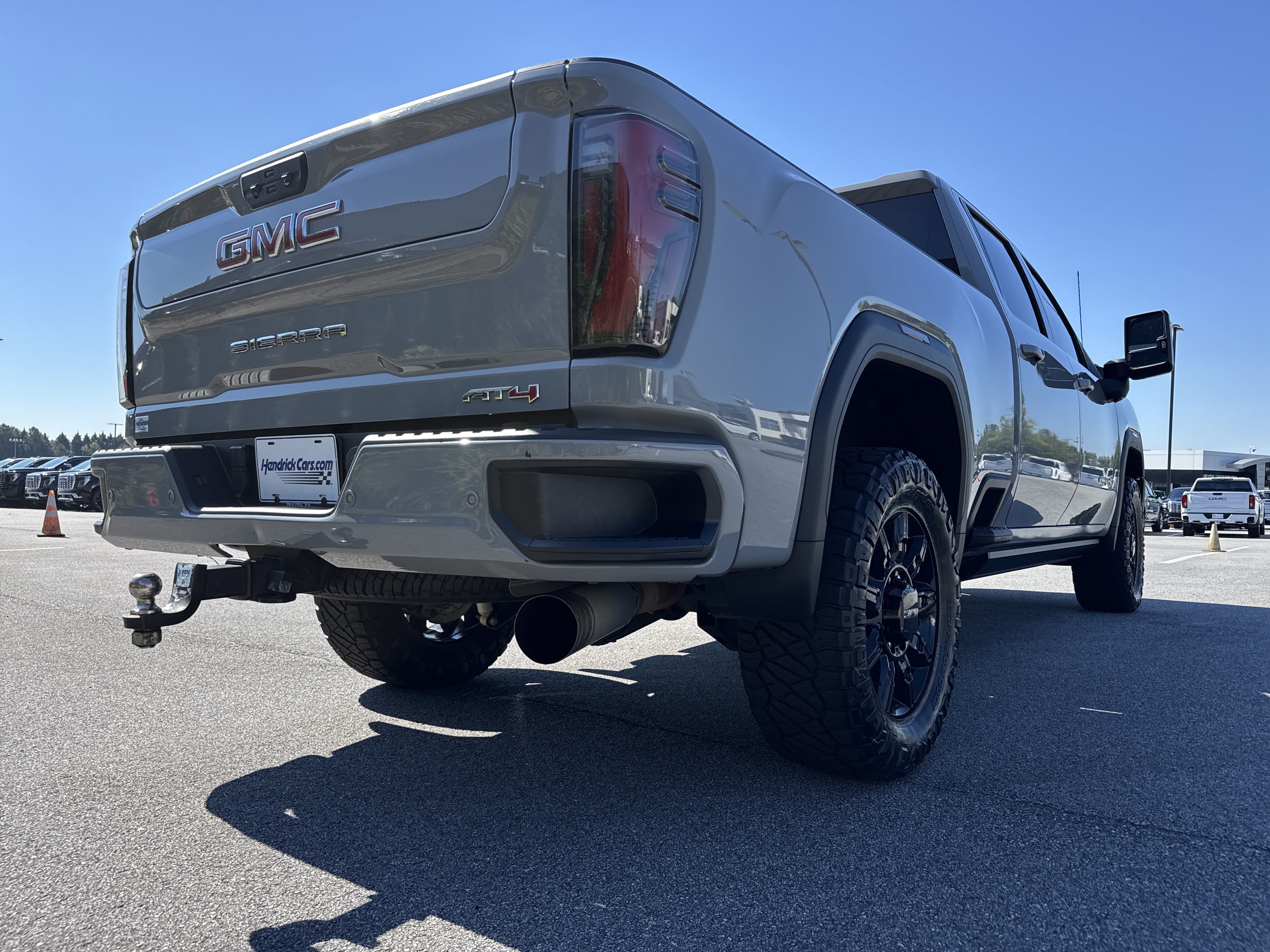 Used 2025 GMC Sierra 2500 AT4 w/ AT4 Premium Plus Package AWD/4WD image 10