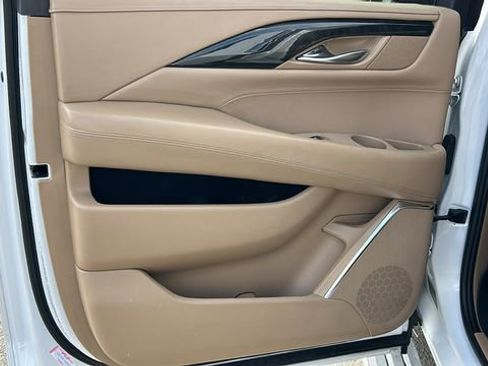 Used 2018 Cadillac Escalade ESV Platinum image 15