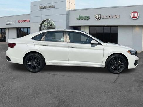 Used 2024 Volkswagen Jetta SE w/ Panoramic Sunroof Package FWD image 8