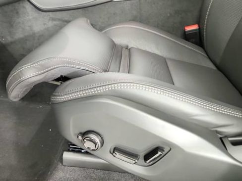 Used 2025 Volvo XC90 B6 Ultra w/ Protection Package Premier AWD/4WD image 14