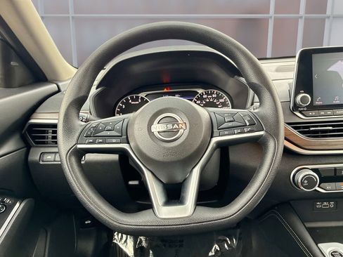 Used 2023 Nissan Altima 2.5 SV FWD image 18
