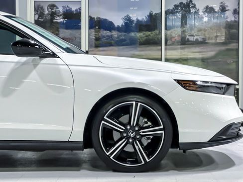 Used 2025 Honda Accord Sport image 33