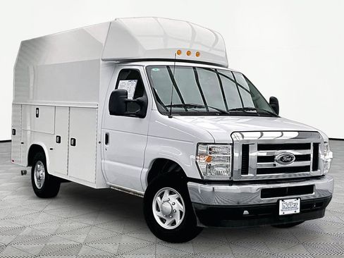 Used 2025 Ford E-350 and Econoline 350 Super Duty w/ Power Equipment Group RWD image 12