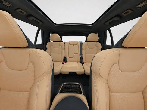 Certified 2024 Volvo XC90 T8 Ultimate w/ Lounge Package AWD/4WD image 17