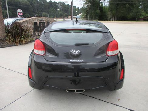 Used 2017 Hyundai Veloster Value Edition FWD image 11