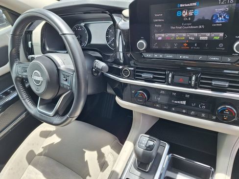 Used 2024 Nissan Pathfinder SV FWD image 32