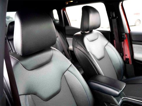 Used 2024 Jeep Compass Latitude image 31