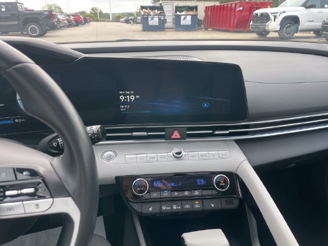 Used 2024 Hyundai Elantra Limited FWD image 12
