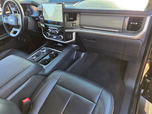 Certified 2024 Ford Expedition XLT image 17