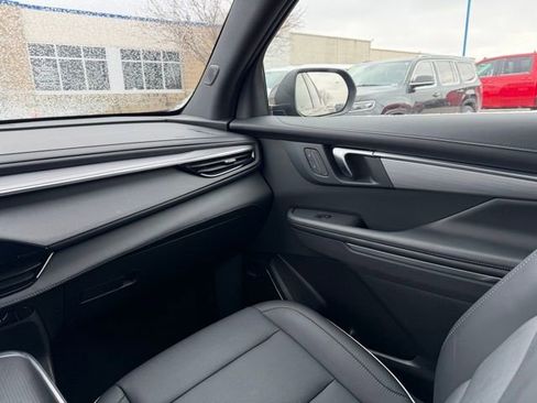 Used 2025 Buick Enclave Preferred image 20