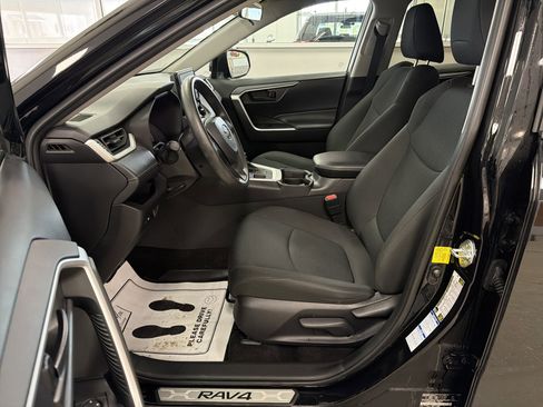 Used 2021 Toyota RAV4 LE image 20