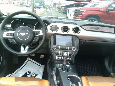 Used 2019 Ford Mustang Premium RWD image 24